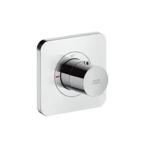 Thermostat in Chrom von AXOR, montiert auf einer quadratischen weißen Wandplatte, mit einem Drehregler zur Temperatureinstellung und rot gefärbter Anzeige.